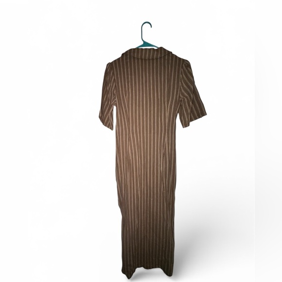 PrettyLittleThing Brown Striped Ruched Front Collared Split Front Maxi Dress - Picture 7 of 8